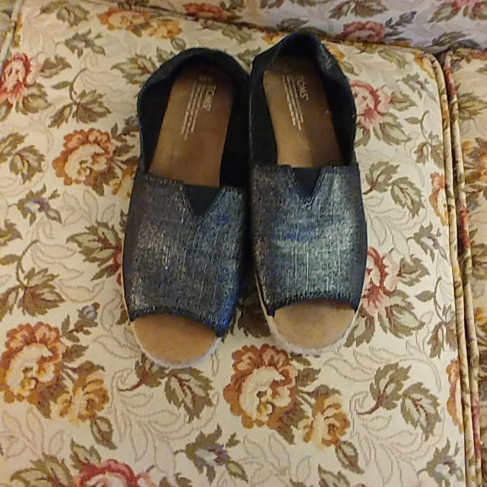 Toms